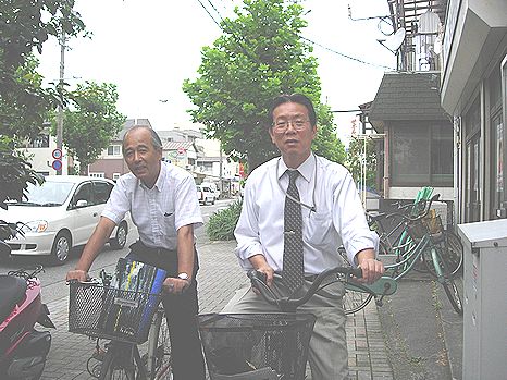 自転車に乗り拡大に出発